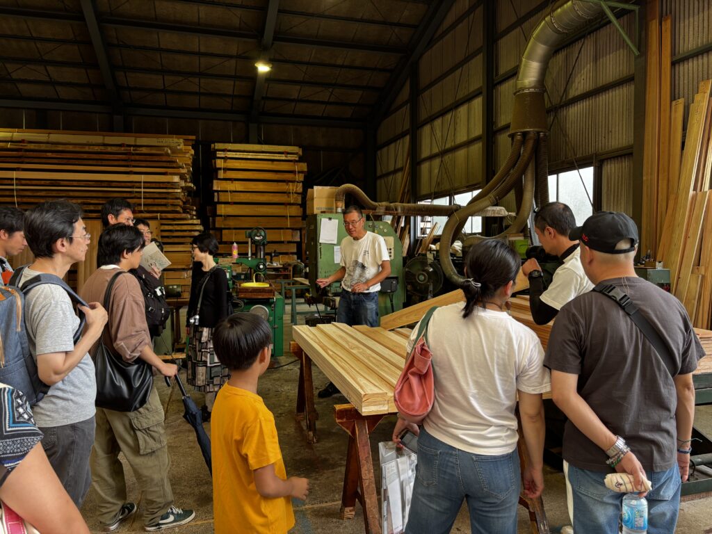 吉野中央木材見学の様子