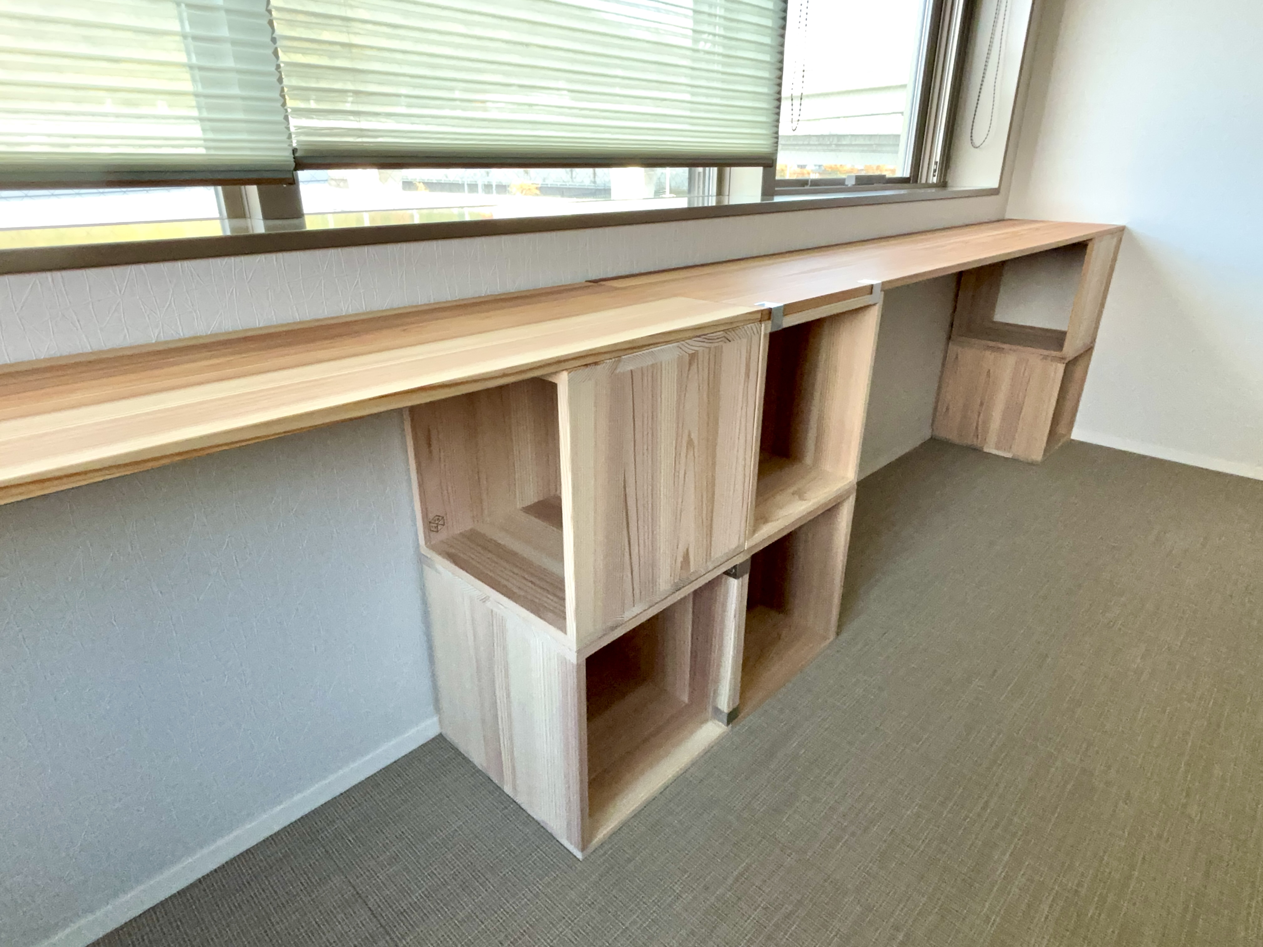 大阪府　高槻市 株式会社テクノ高槻 様<br />
<span>もくわくの使用用途：社員及び来客様用くつろぎ空間のテーブル及び収納棚として使用</span>